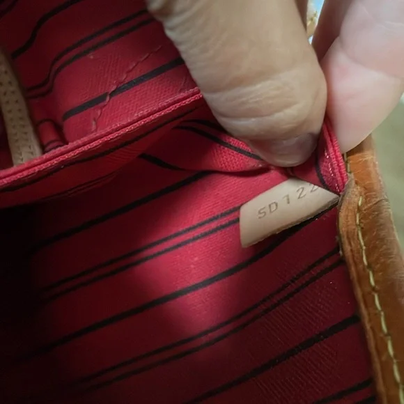 Authentic Louis Vuitton Neverfull MM - Picture 7 of 9